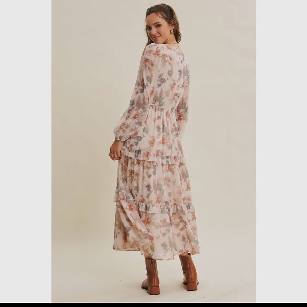 Elegant Floral Long Sleeve Dress - Picture 3 of 5